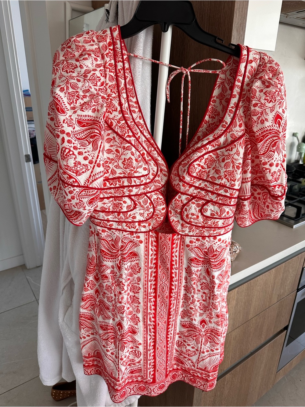 FARM Rio Red and White Paisley Puff-Sleeve Crop Top - Picture 7 of 7
